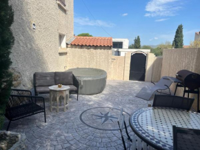 Charmant logement avec un extérieur et un jacuzzi